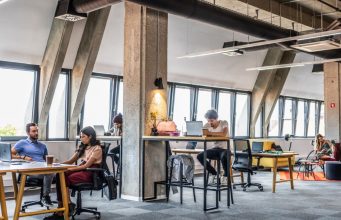 Modern Co-working Spaces Boosting Productivity Through Flexible Collaborative Work Environments
